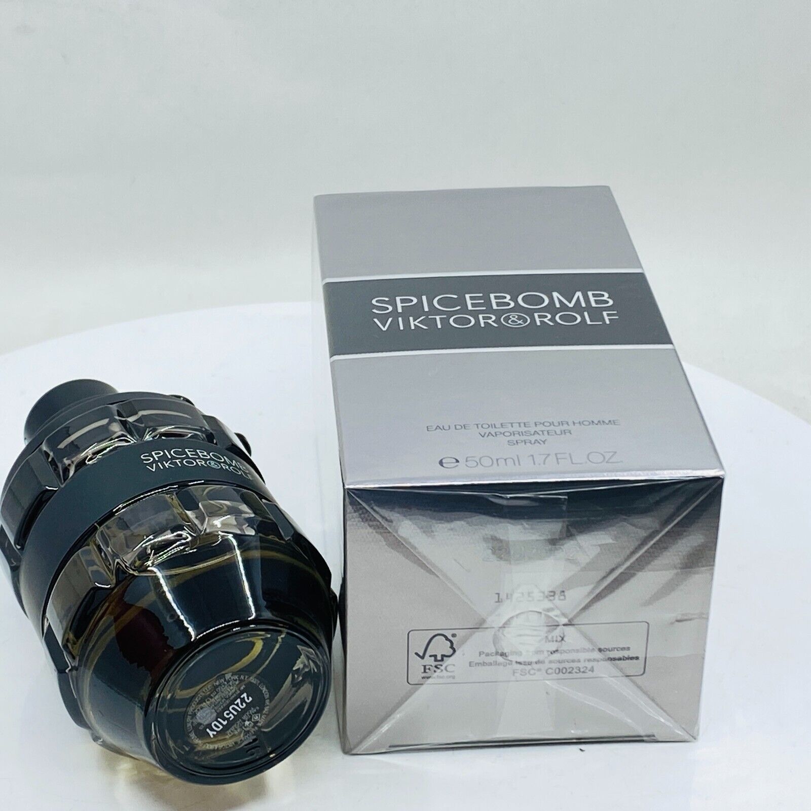 Spicebomb Viktor & Rolf Eau de Toilette Spray - 50ml/1.7oz - NIB