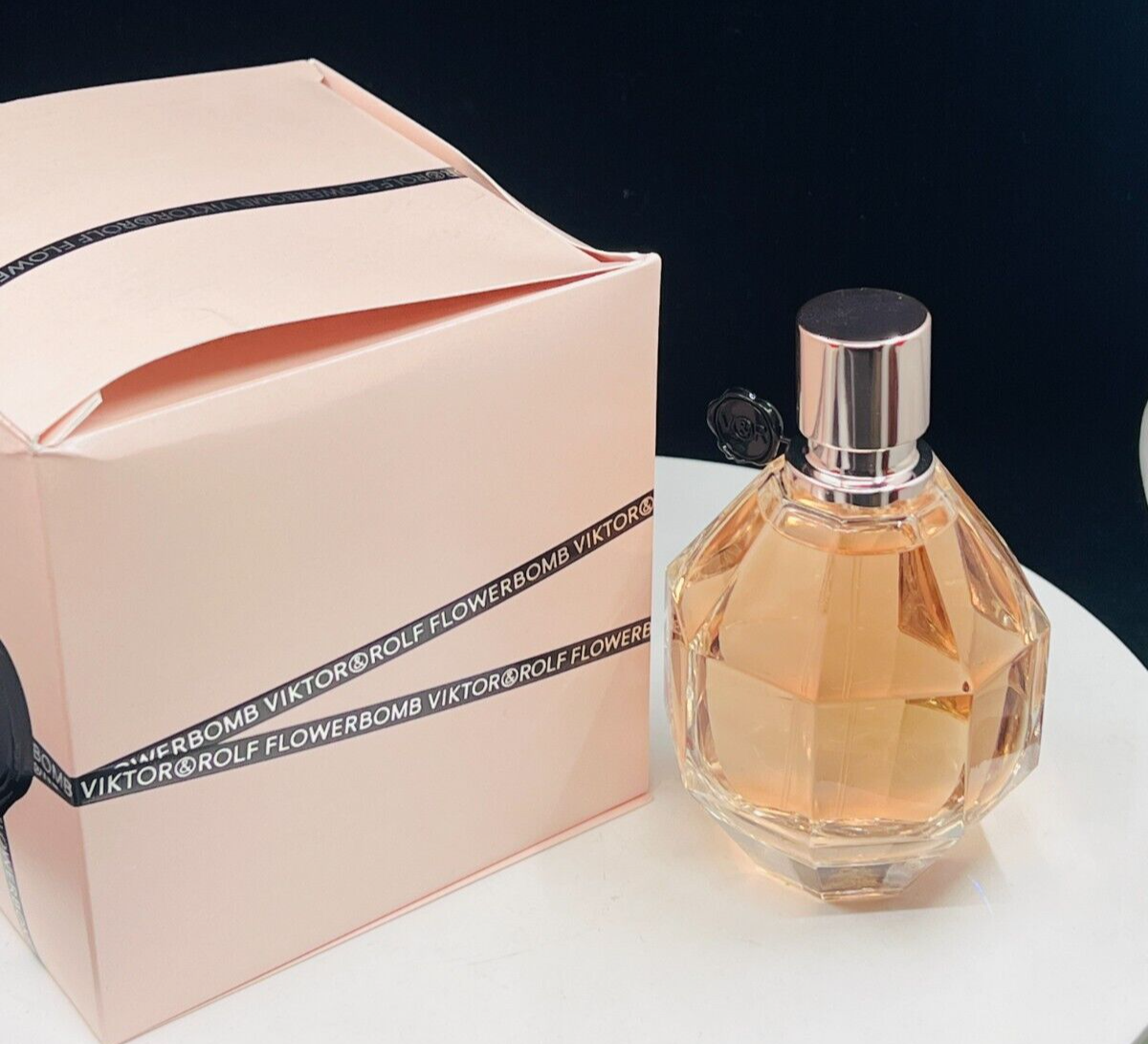 Flowerbomb viktor rolf L'eau de parfum -3.4 oz (DAMAGED BOX)
